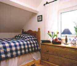 cottage bedroom 6 kb